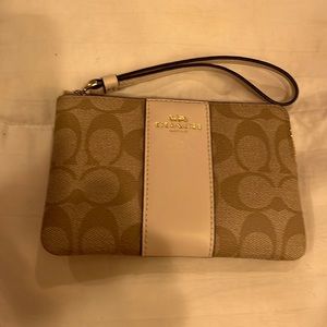NWT Coach wristlet. 6x4 inches   Box included